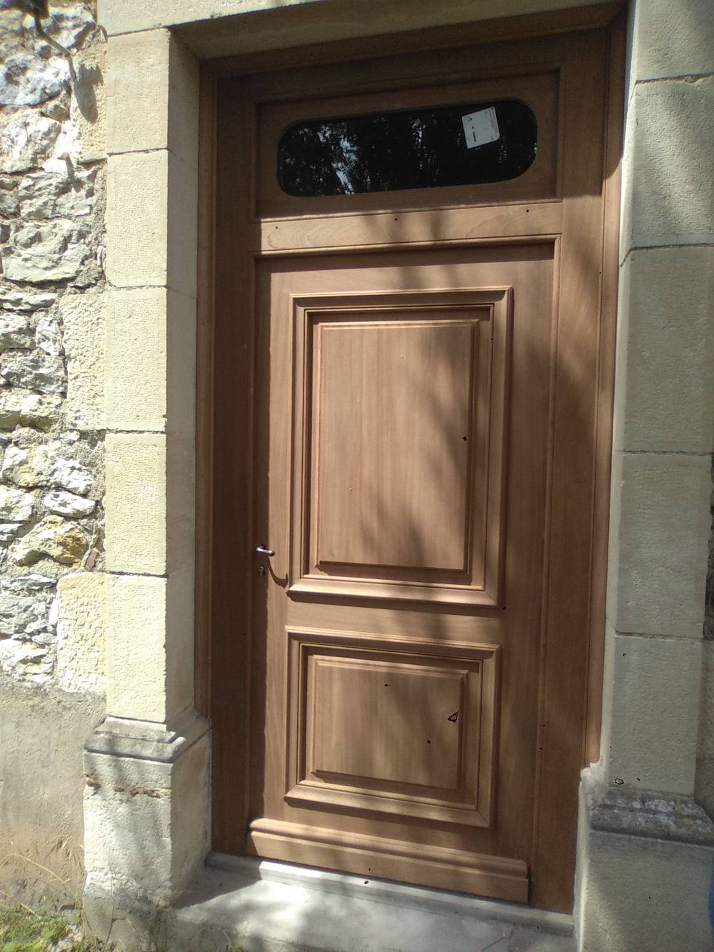 Porte en bois vu de droite