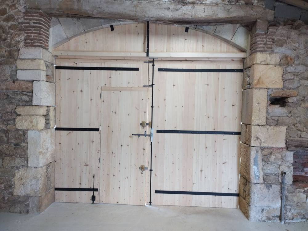 Porte en bois vue exterieur